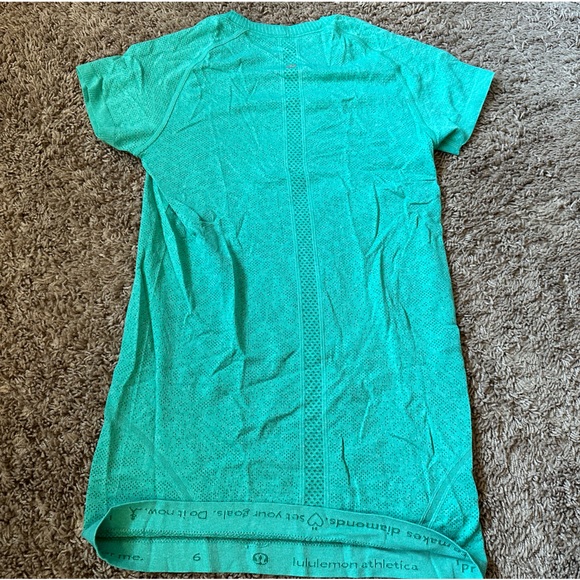 Lululemon swiftly tech tee, size 6 - Picture 2 of 2